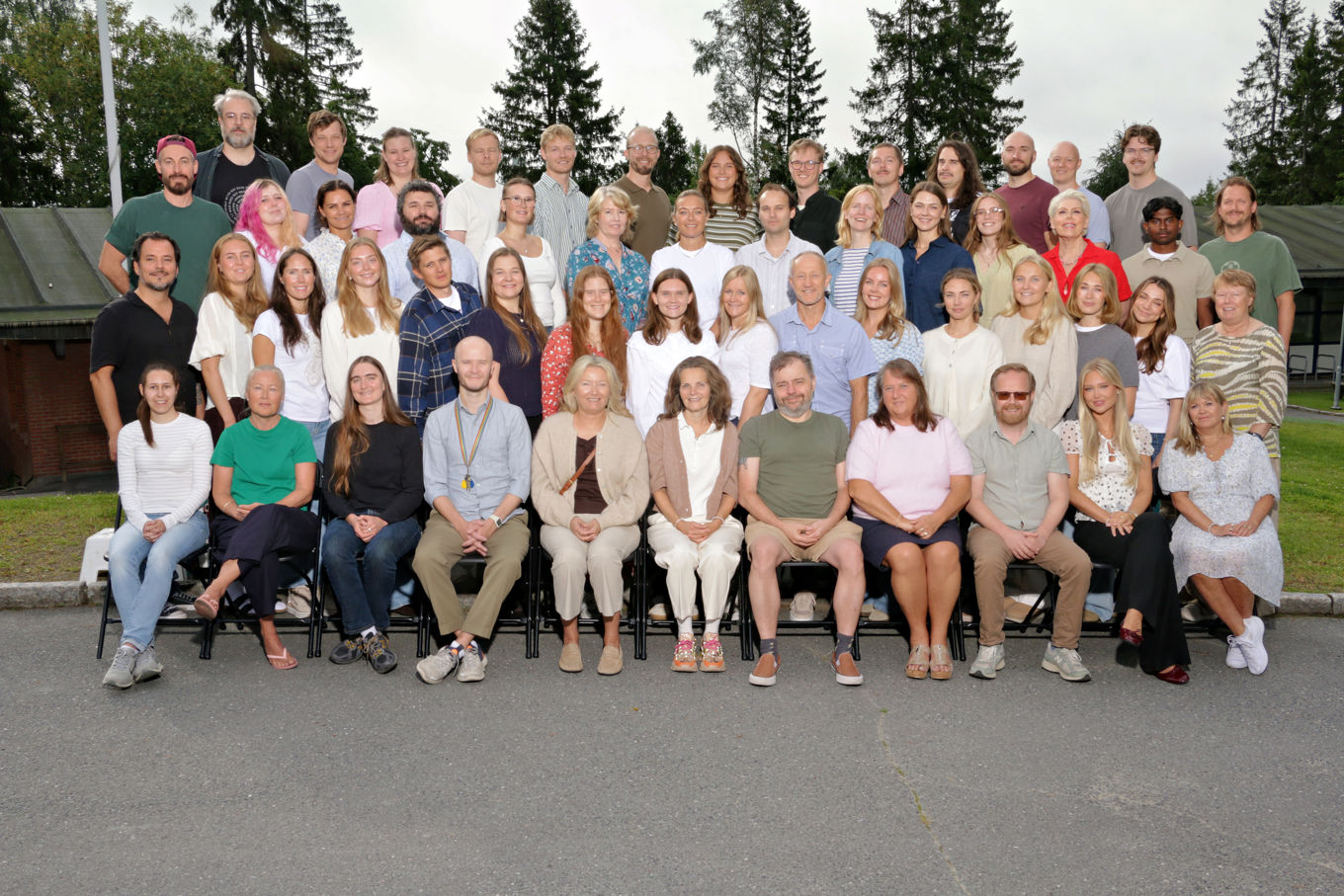 Foto: Lima Foto en gruppe mennesker som poserer for et bilde